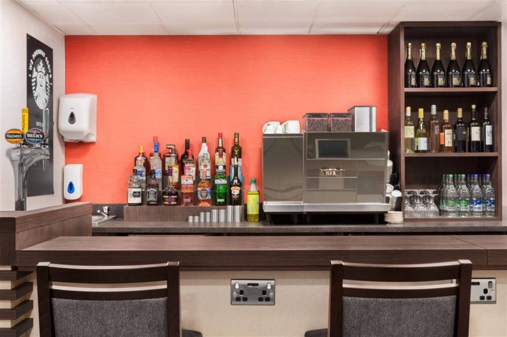 Ramada By Wyndham Cobham 7