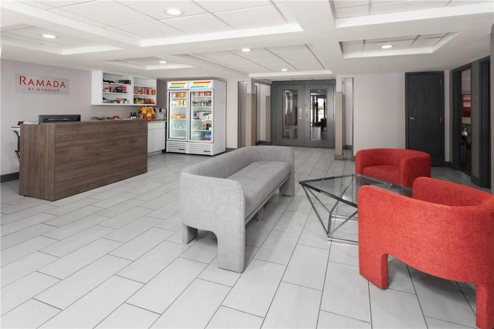 Ramada By Wyndham Milwaukee 3