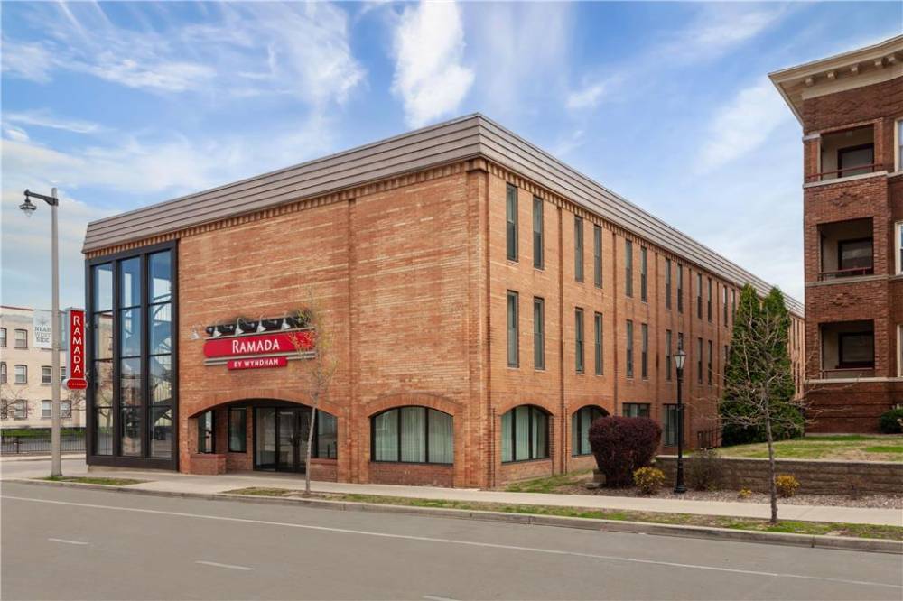 Ramada By Wyndham Milwaukee