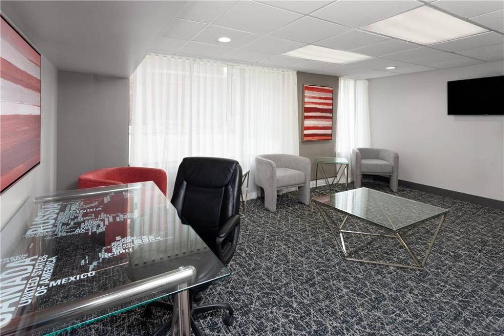 Ramada By Wyndham Milwaukee 5