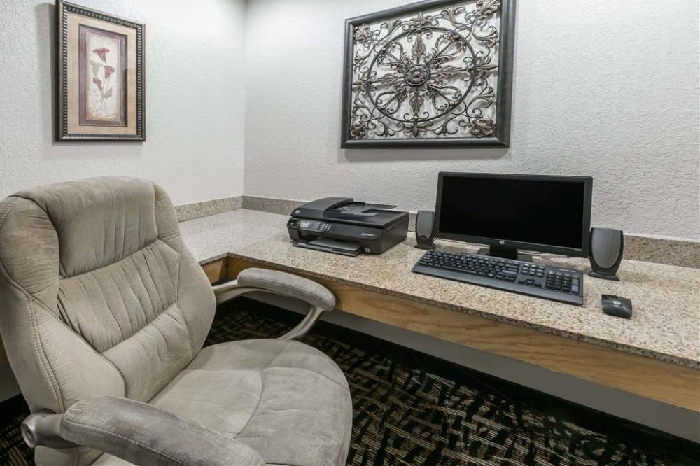 Ramada By Wyndham Oklahoma City Airport North 4