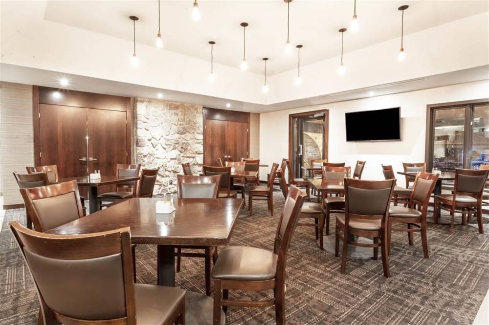 Ramada By Wyndham Ottawa On The Rideau 4