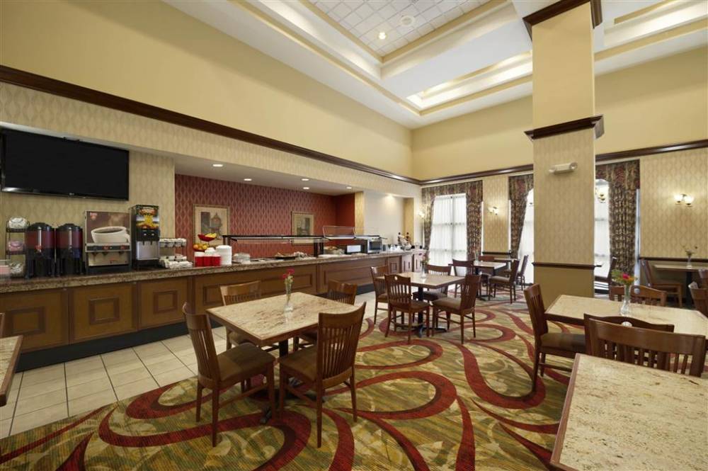 Ramada By Wyndham Suites Orlando Airport 7