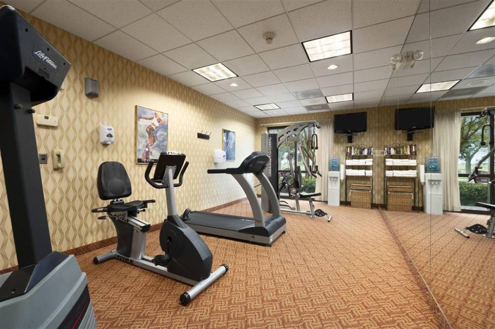 Ramada By Wyndham Suites Orlando Airport 6
