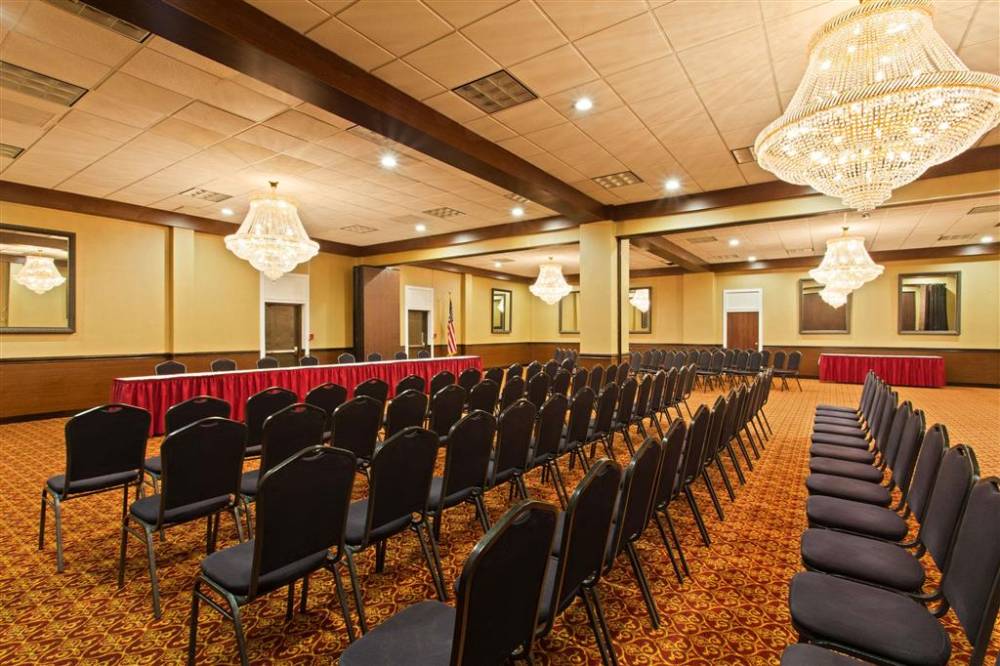 Ramada By Wyndham Tampa Westshore Airport South 2