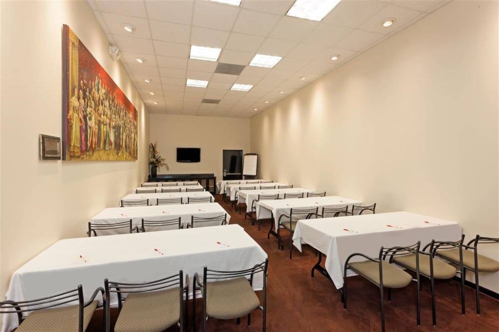 Ramada Plaza By Wyndham West Hollywood Hotel & Suites 3