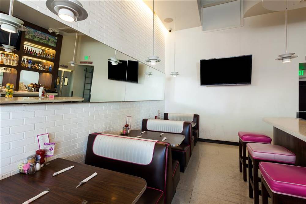 Ramada Plaza By Wyndham West Hollywood Hotel & Suites 4