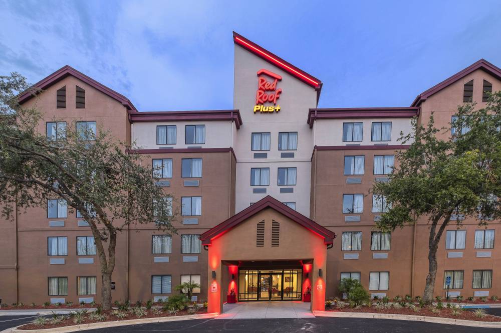 Red Roof Plus Jacksonville-southpoint