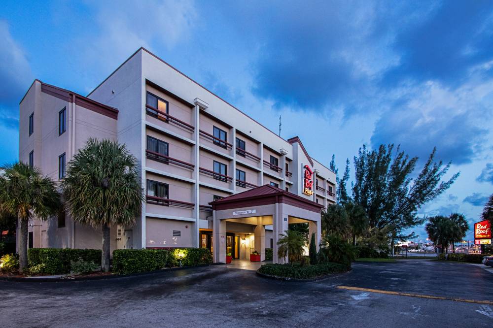 Red Roof Plus Miami Airport 5