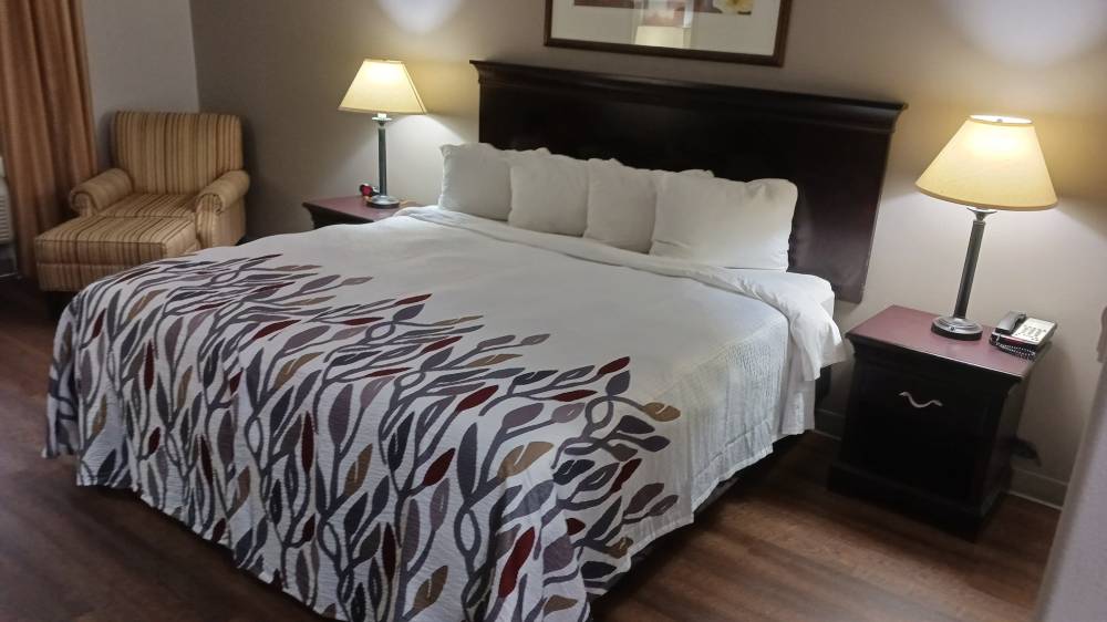 Red Roof Suites Midland 6