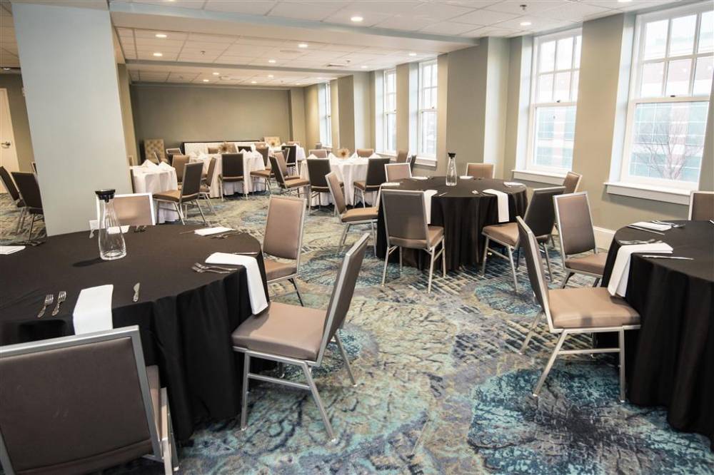Redmont Hotel Birmingham  Curio Collection By Hilton 2