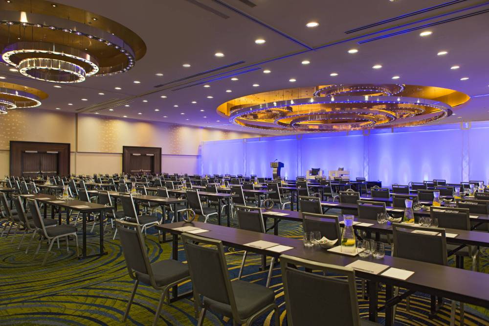 Renaissance Arlington Capital View Hotel 11