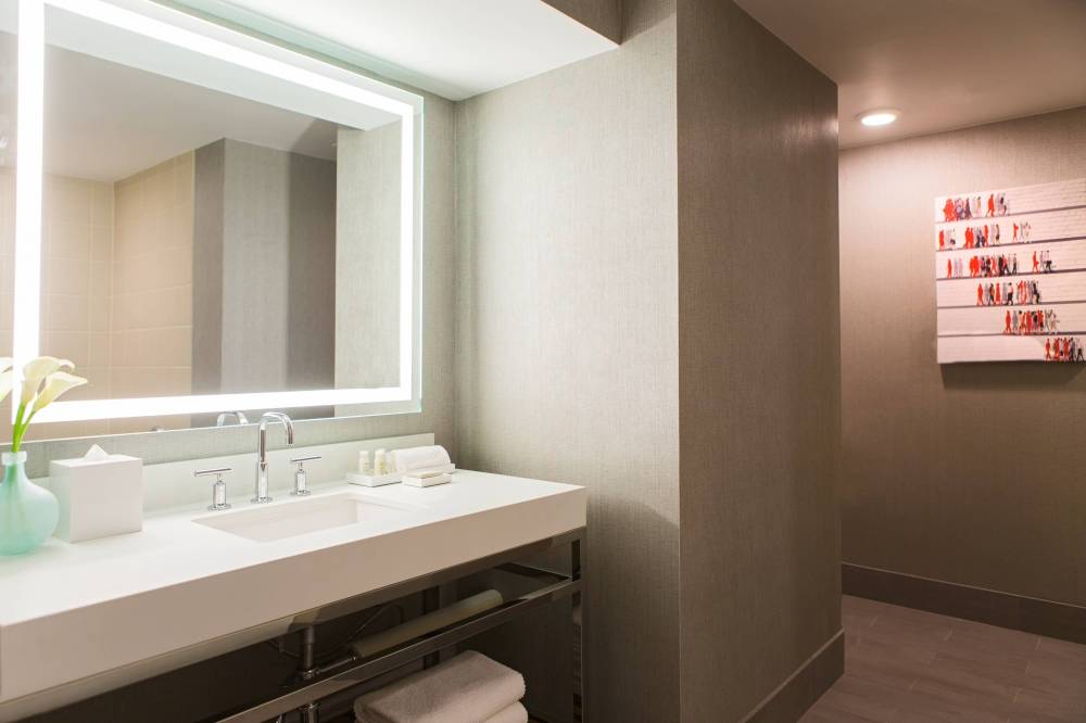 Renaissance Chicago Downtown Hotel 1