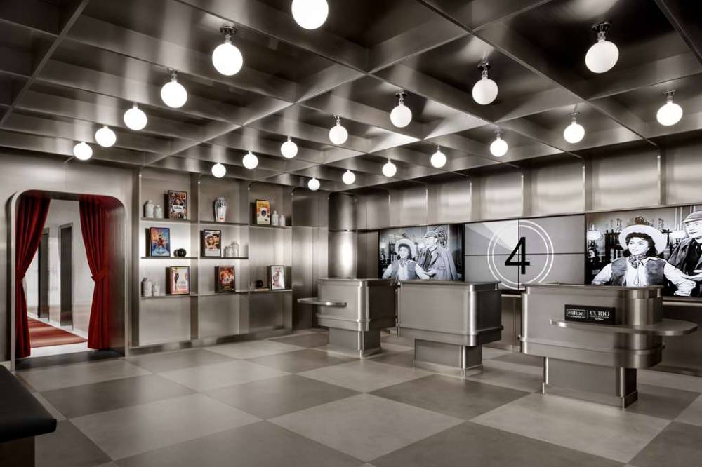 Revery Toronto Downtown  Curio Collection By Hilton 3