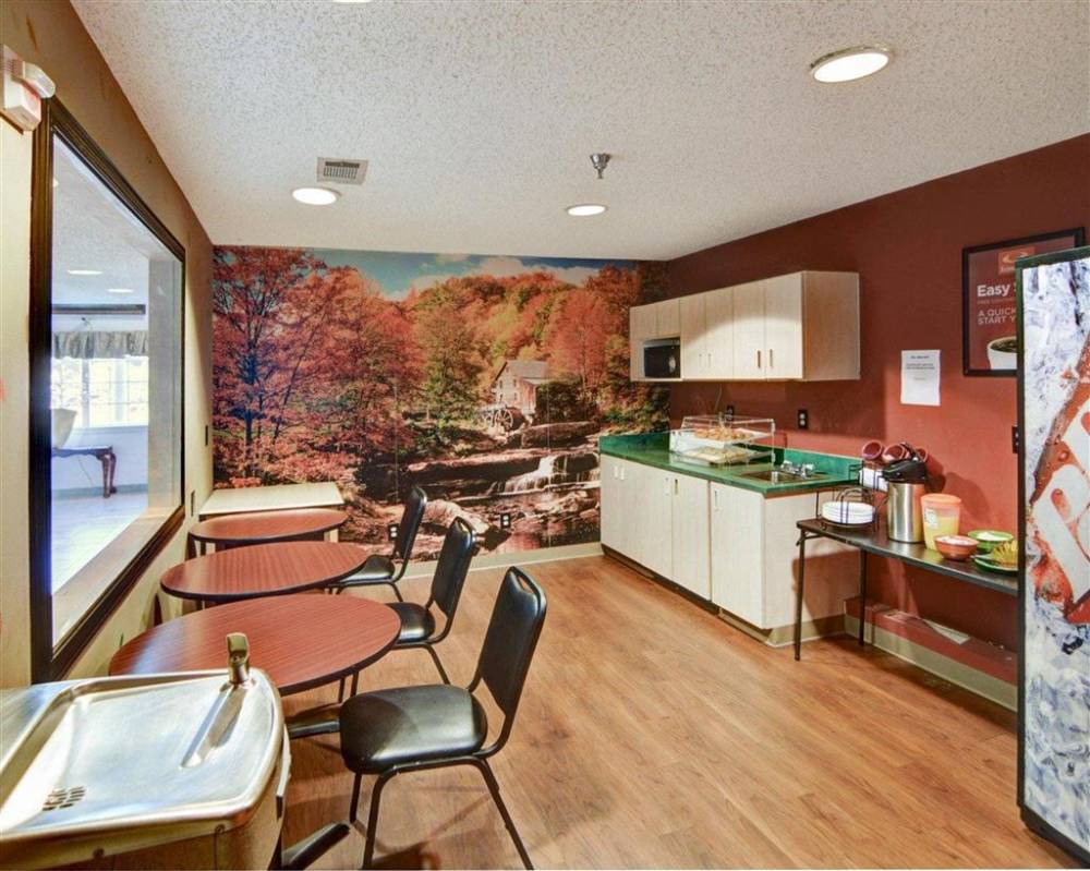 Rodeway Inn And Suites Lewisville I-35 9