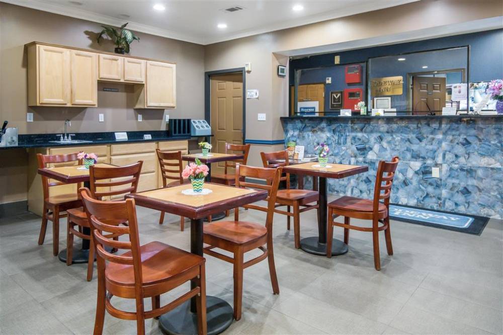 Rodeway Inn Carrollton I-35e 3