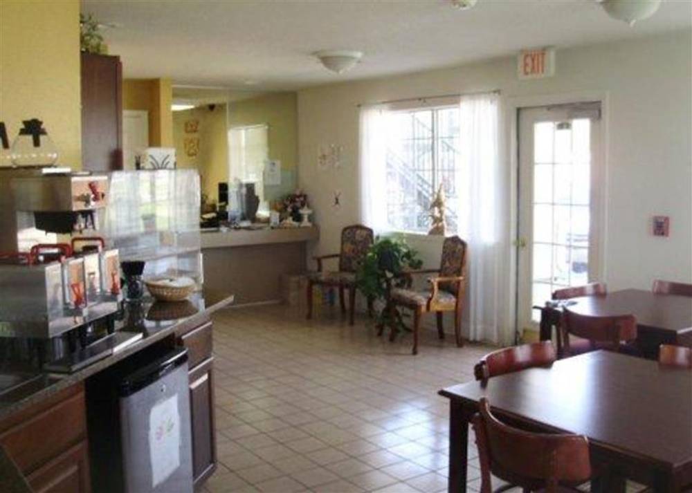 Rodeway Inn 4