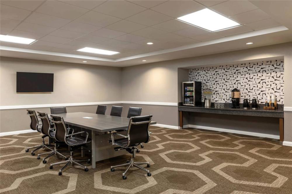 Royle Hotel Milwaukee Airport 5