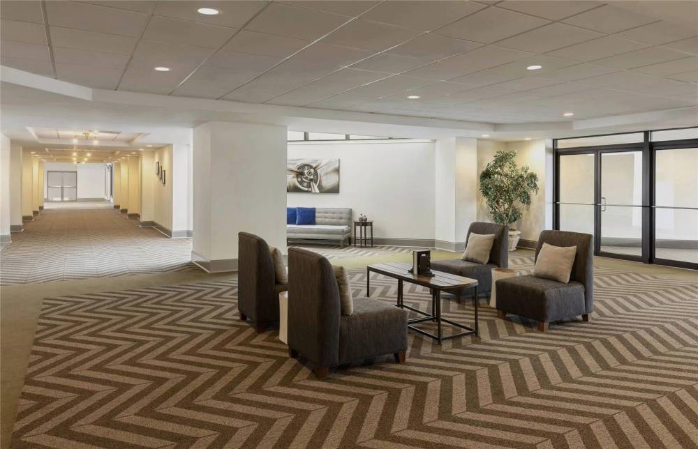 Royle Hotel Milwaukee Airport 7