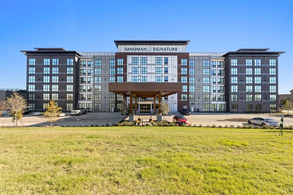 Sandman Signature Las Colinas Hotel And Suites