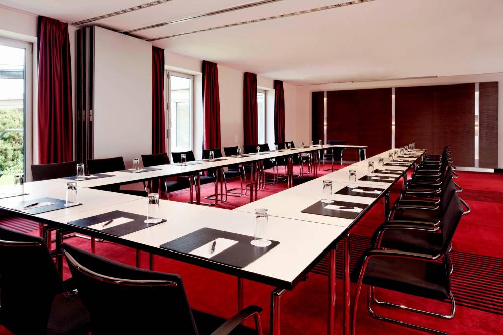 Sheraton Dusseldorf Airport Hotel 6