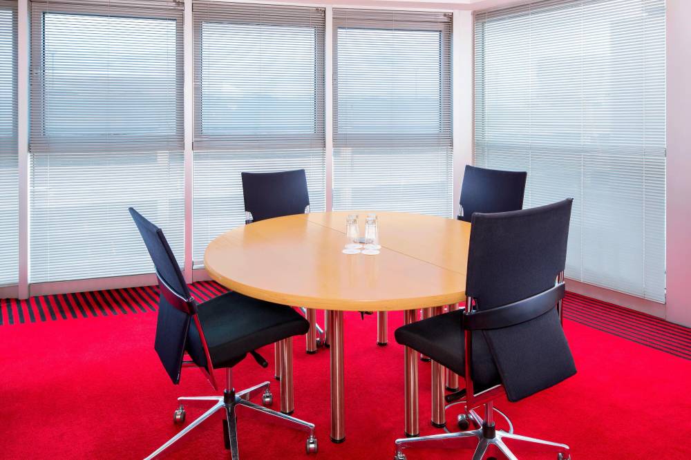 Sheraton Dusseldorf Airport Hotel 8
