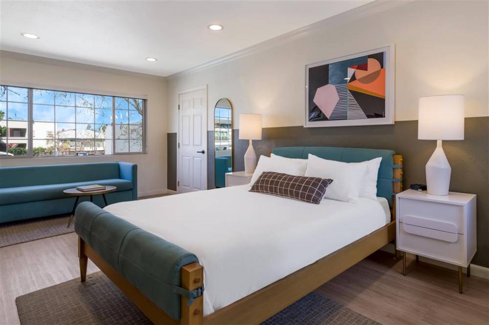 Signature Inn Oakland 8