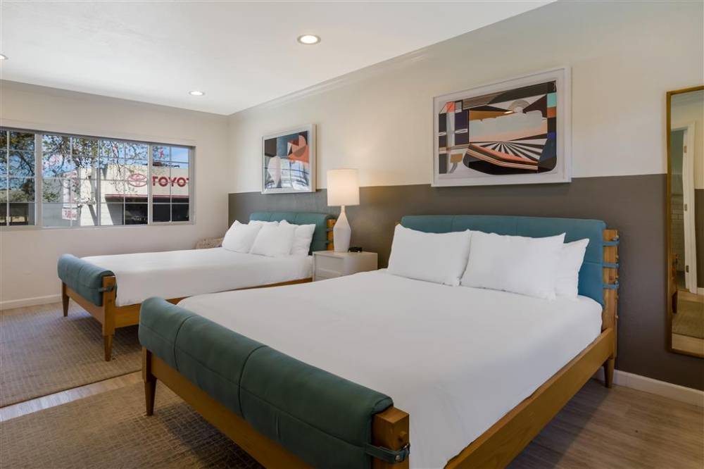 Signature Inn Oakland 7