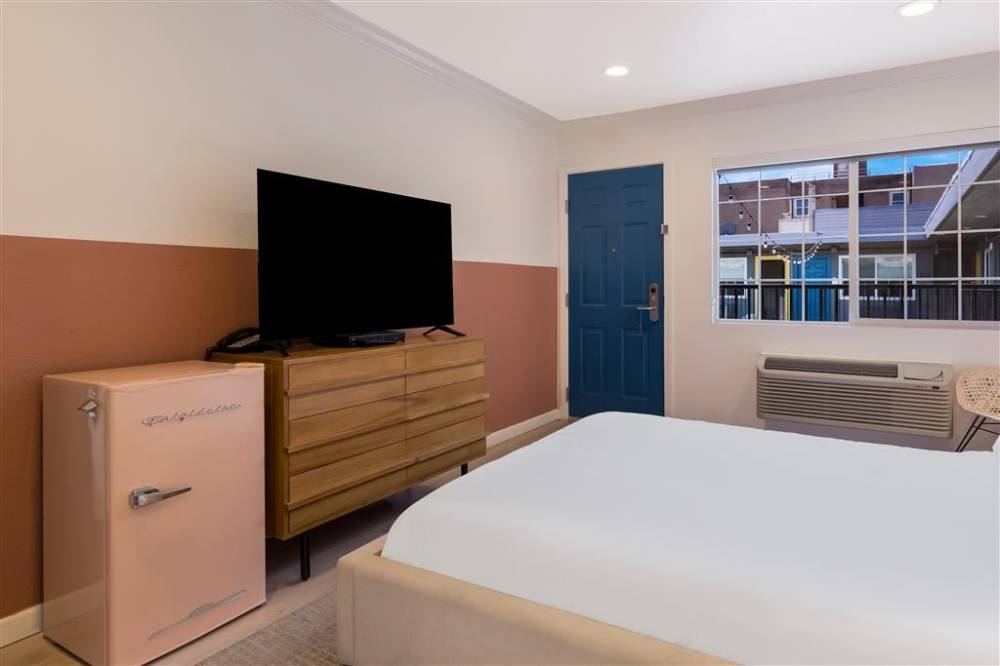 Signature Inn Oakland 6