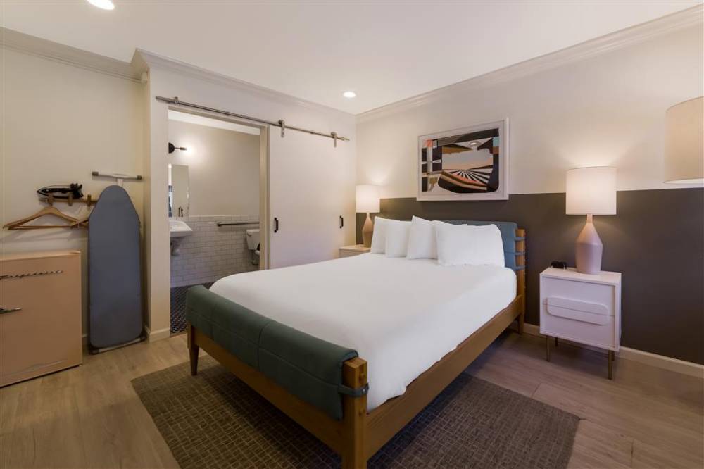 Signature Inn Oakland 3