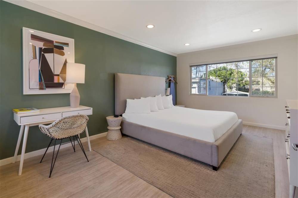 Signature Inn Oakland 4