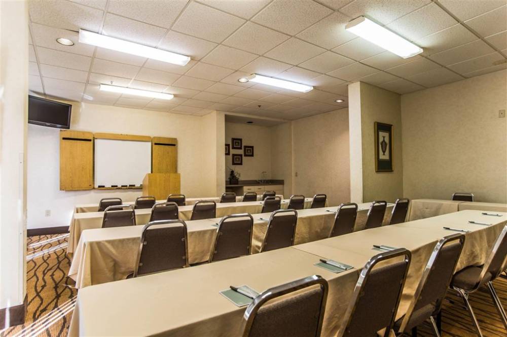 Sleep Inn Airport 4