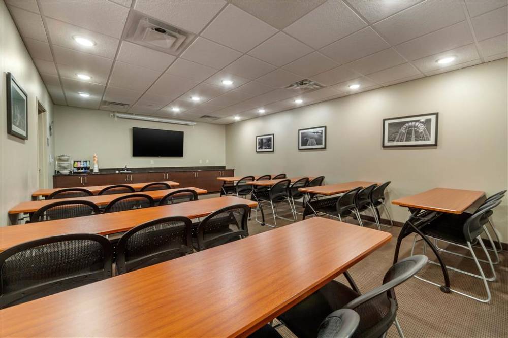 Sleep Inn And Suites Lincoln University  7