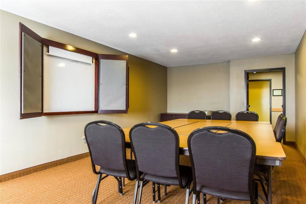 Sleep Inn And Suites Pleasant Hill - Des 4