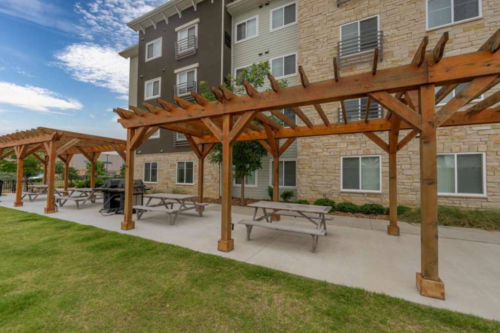 Soka Suites Las Colinas