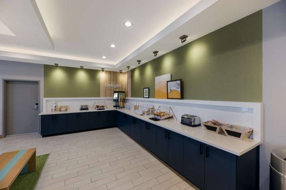 Spark By Hilton Midland South 6