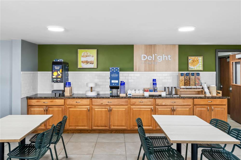 Spark By Hilton Portland Airport Maine Mall 4