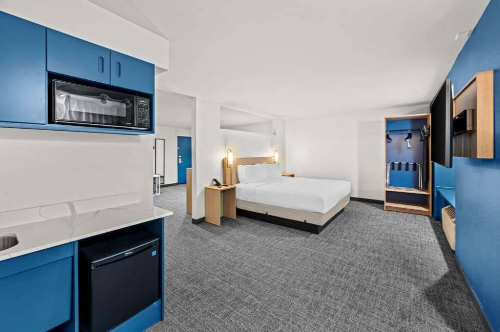Spark By Hilton Sterling Dulles Airport 8