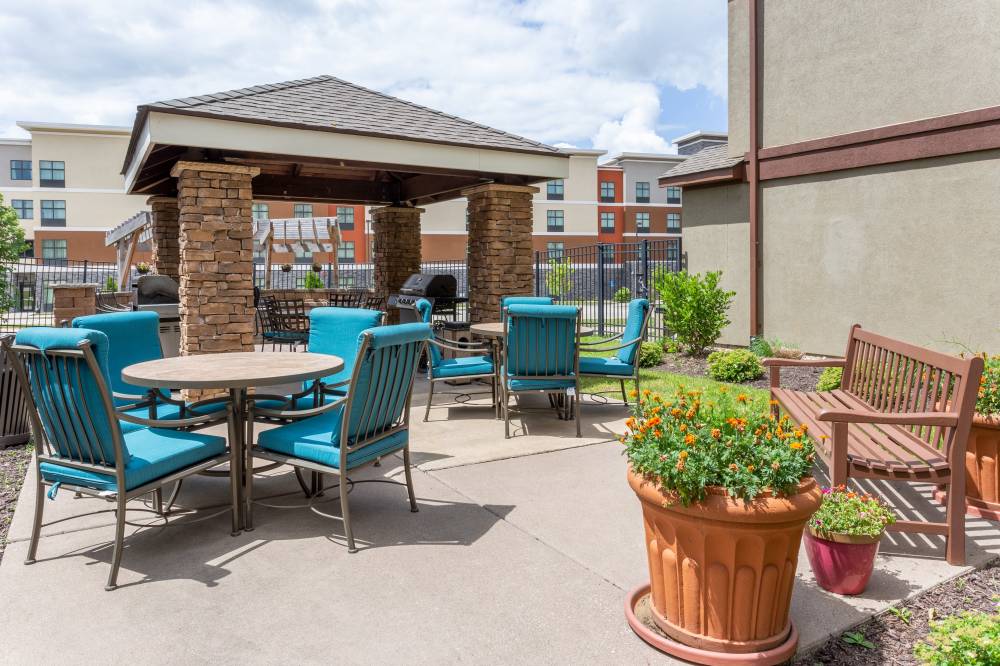 Staybridge Suites Davenport 8