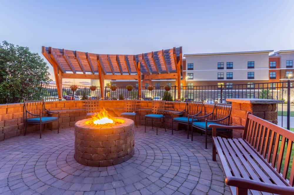 Staybridge Suites Davenport 7