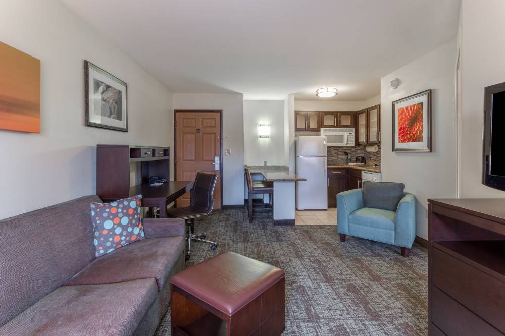 Staybridge Suites Davenport 2