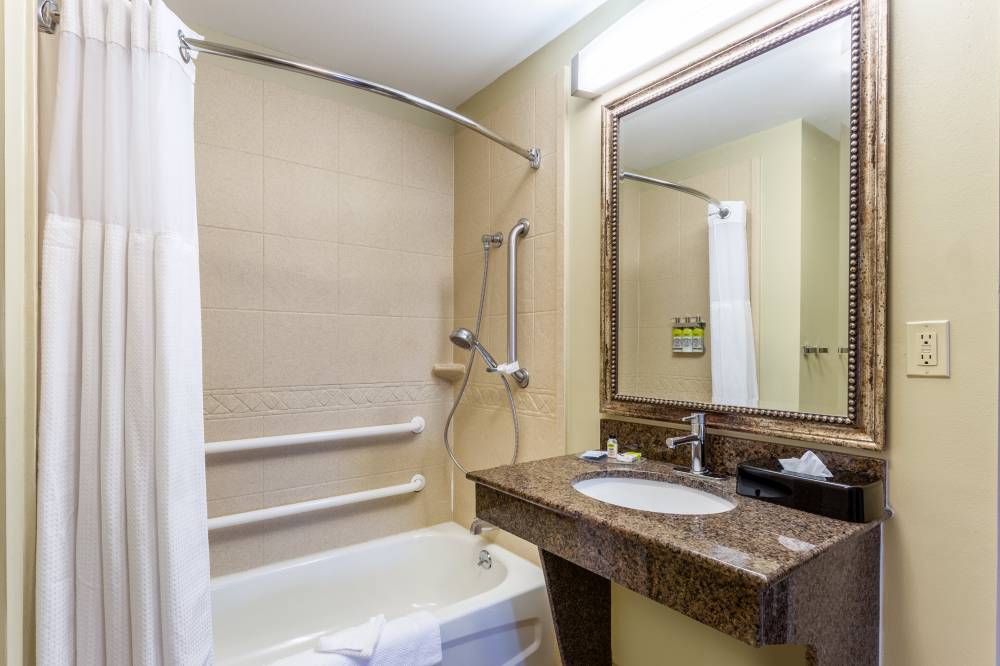 Staybridge Suites Davenport 4