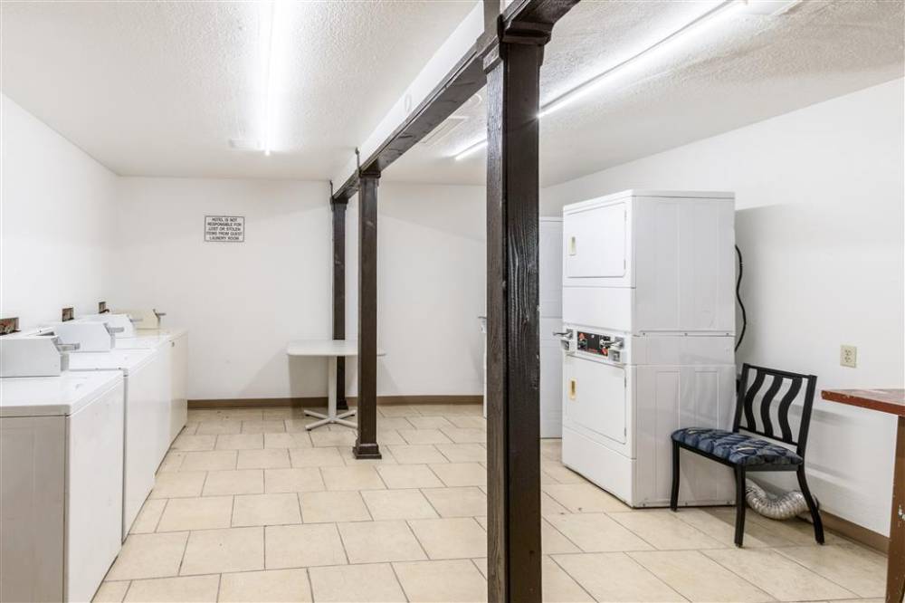 Studio 6 Arlington 4