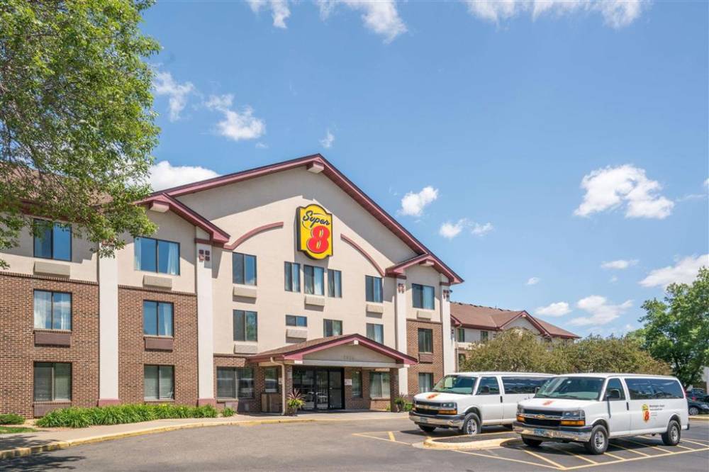 Super 8 By Wyndham Bloomington/airport