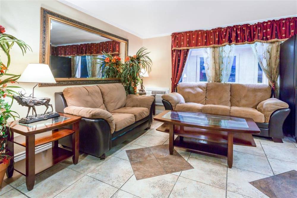 Super 8 By Wyndham Colorado Springs/chestnut Street 2