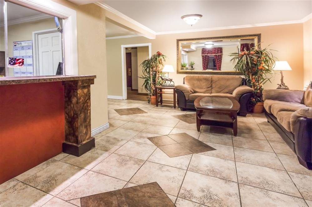Super 8 By Wyndham Colorado Springs/chestnut Street 3