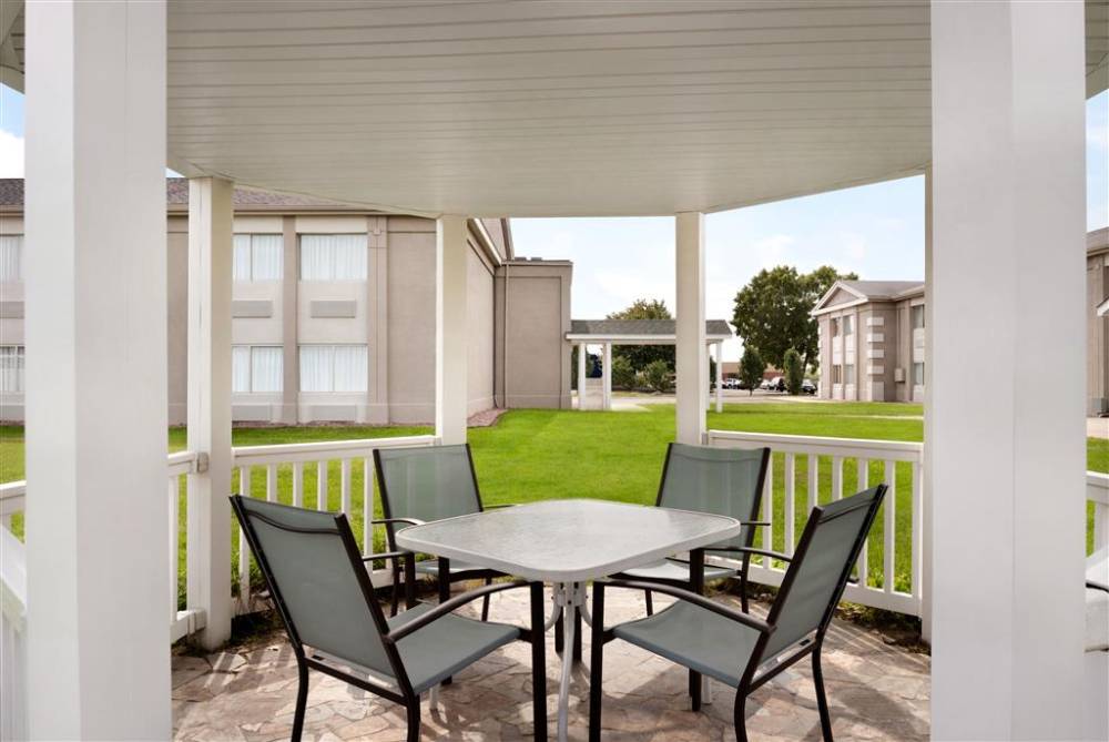 Super 8 By Wyndham Des Moines 2