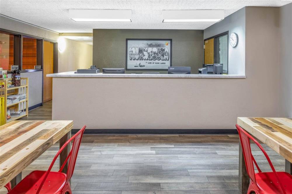 Super 8 By Wyndham Duluth 2