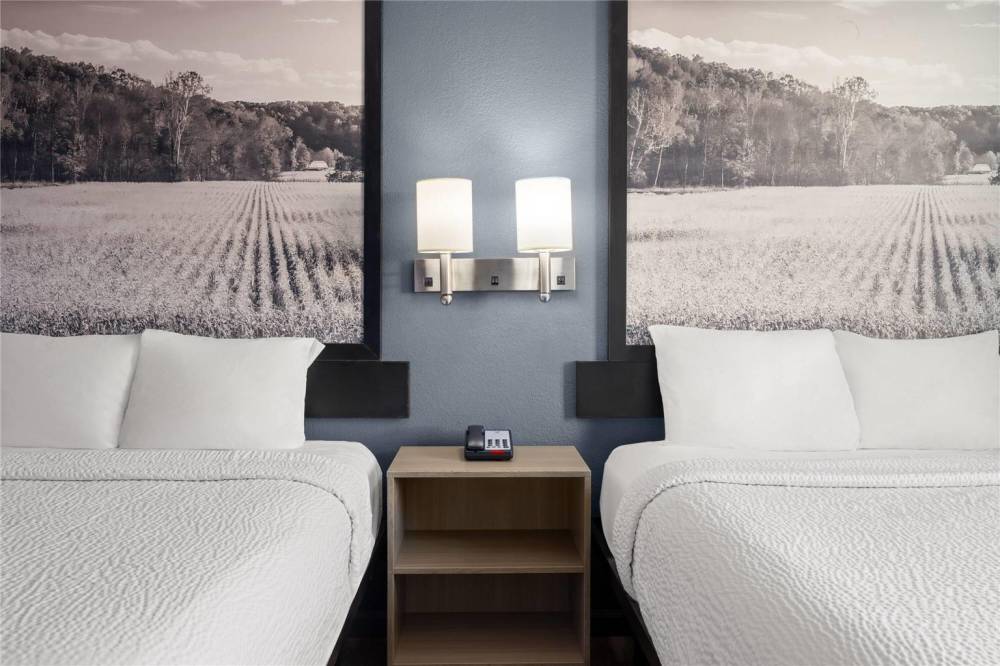 Super 8 By Wyndham Fort Wayne 6