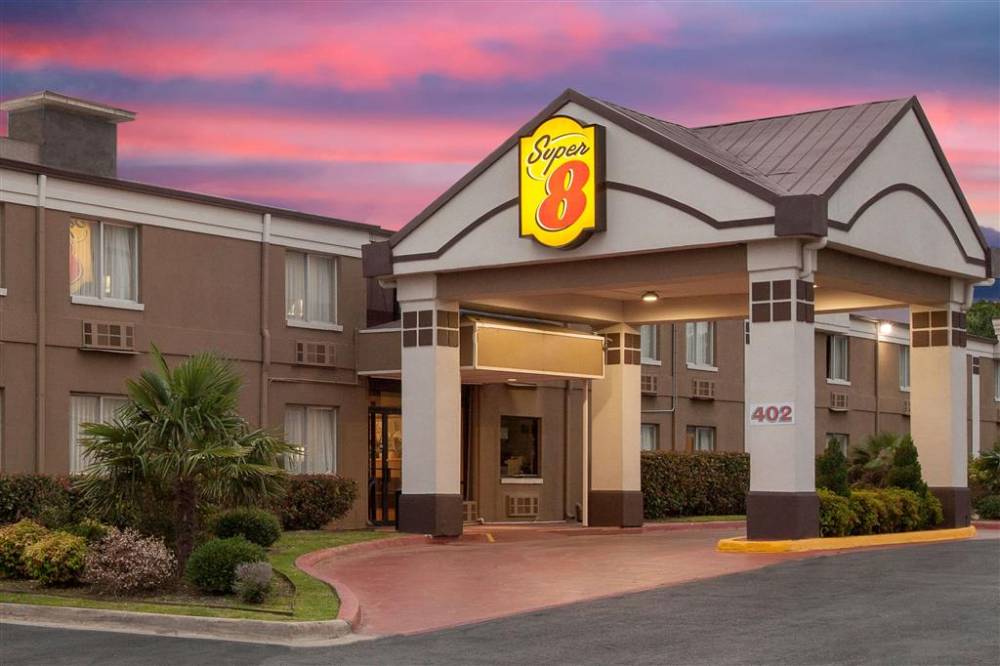 Super 8 By Wyndham Grand Prairie North